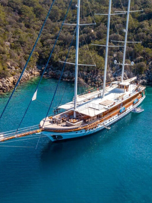 Luxury holiday with Admiral Gulet in Bodrum bays.