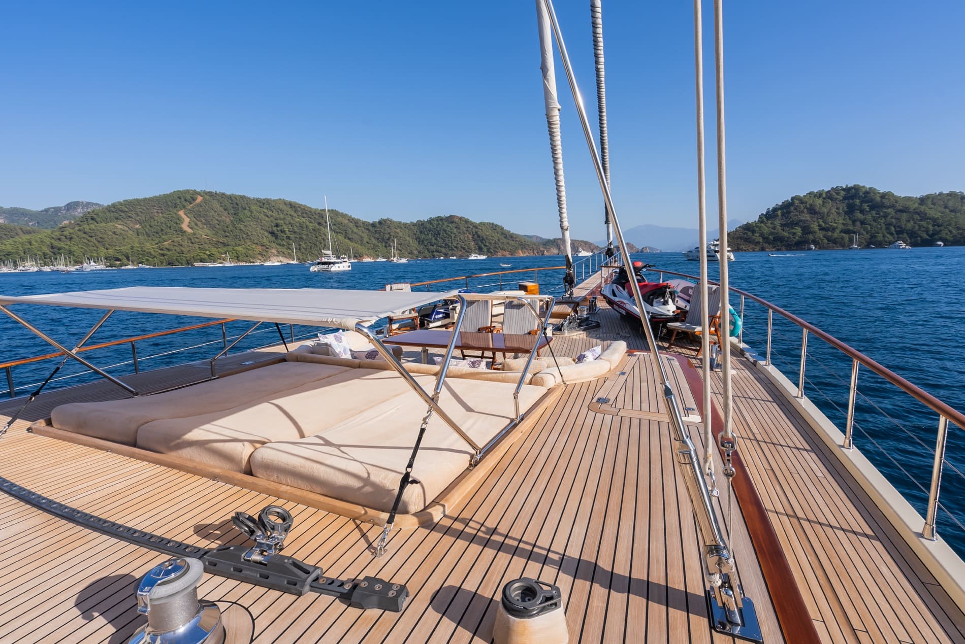 Daima - Charter a luxury Motor Sailer
