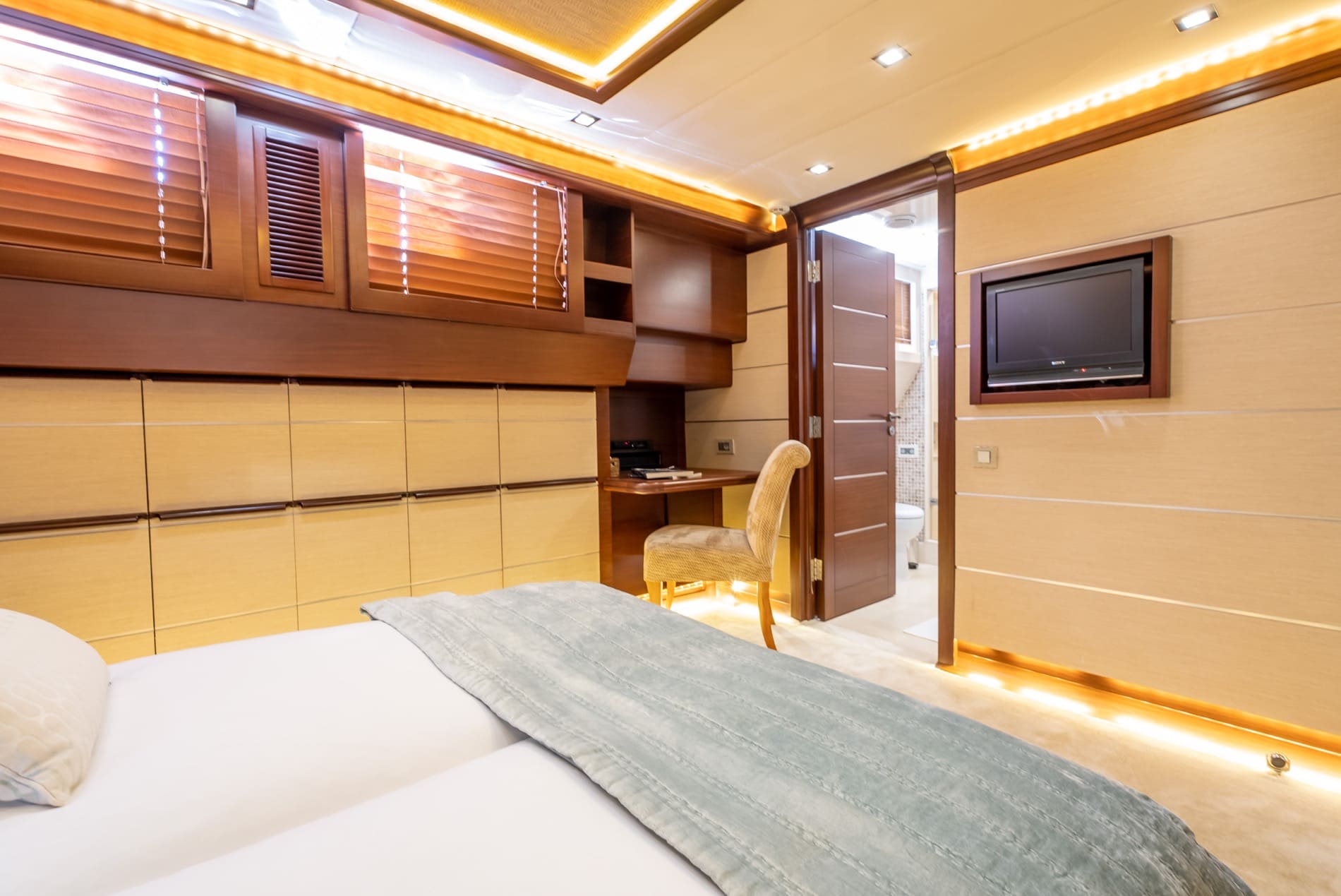 Daima Luxurious motorsailer for Charter