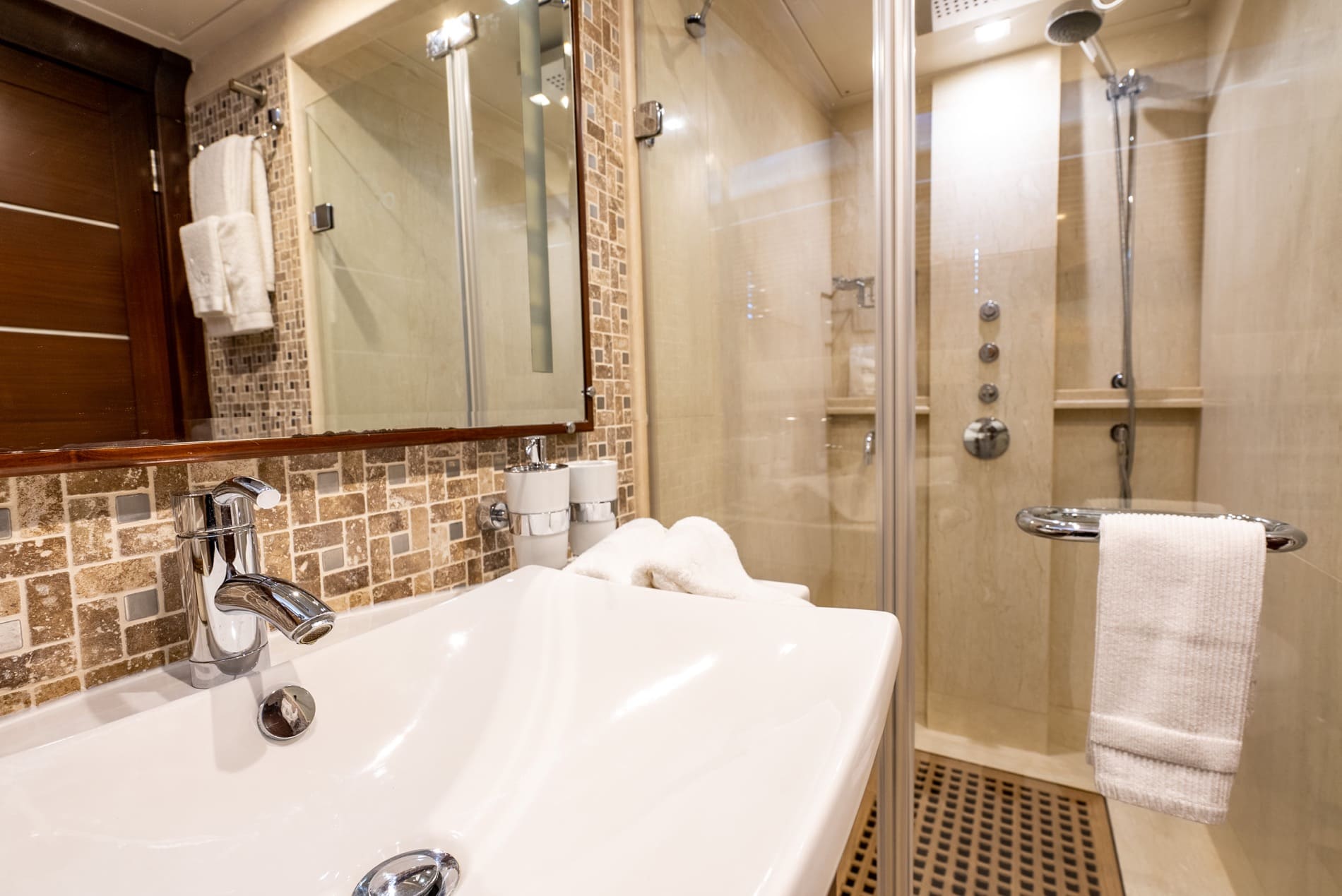 Daima Luxurious motorsailer for Charter