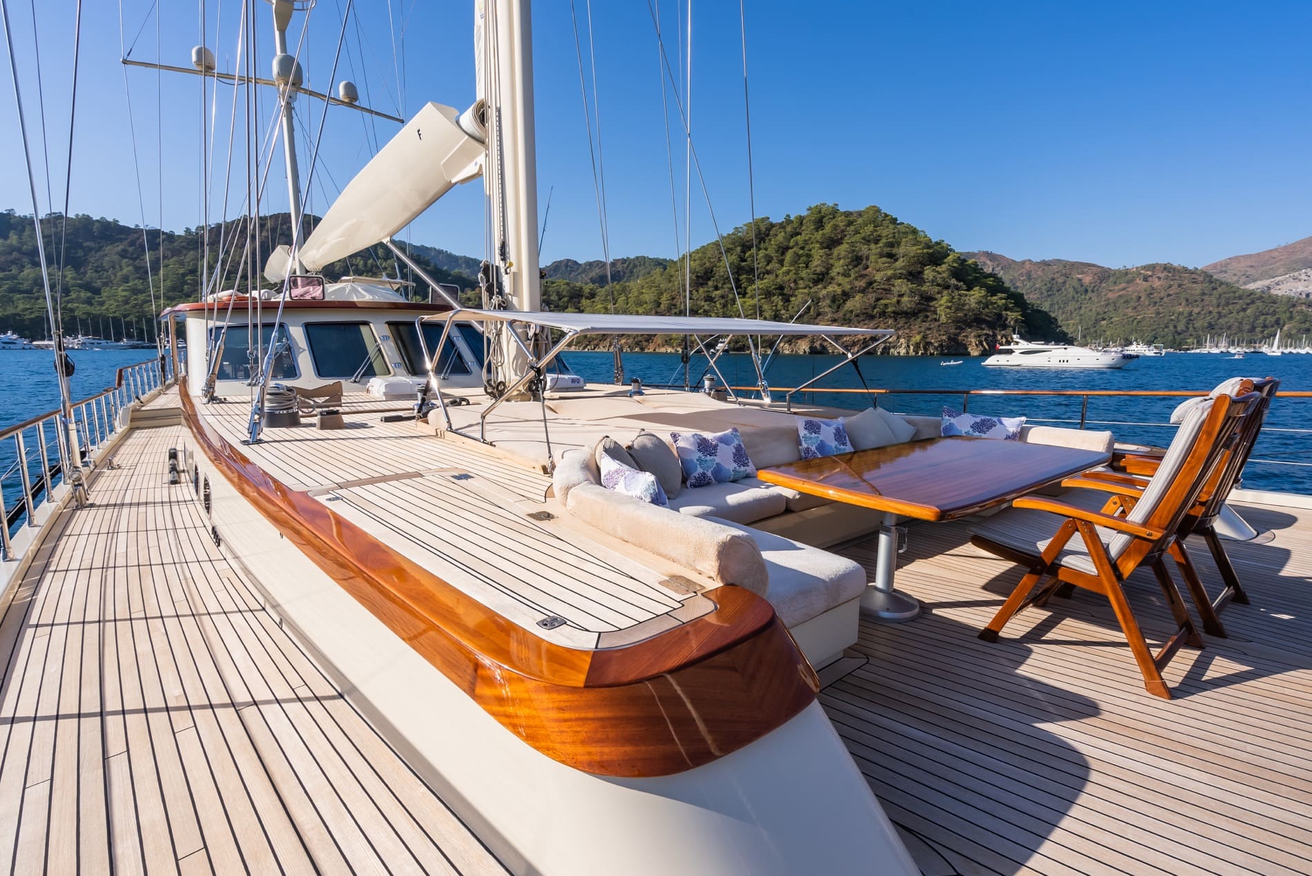 Daima - Charter a luxury Motor Sailer