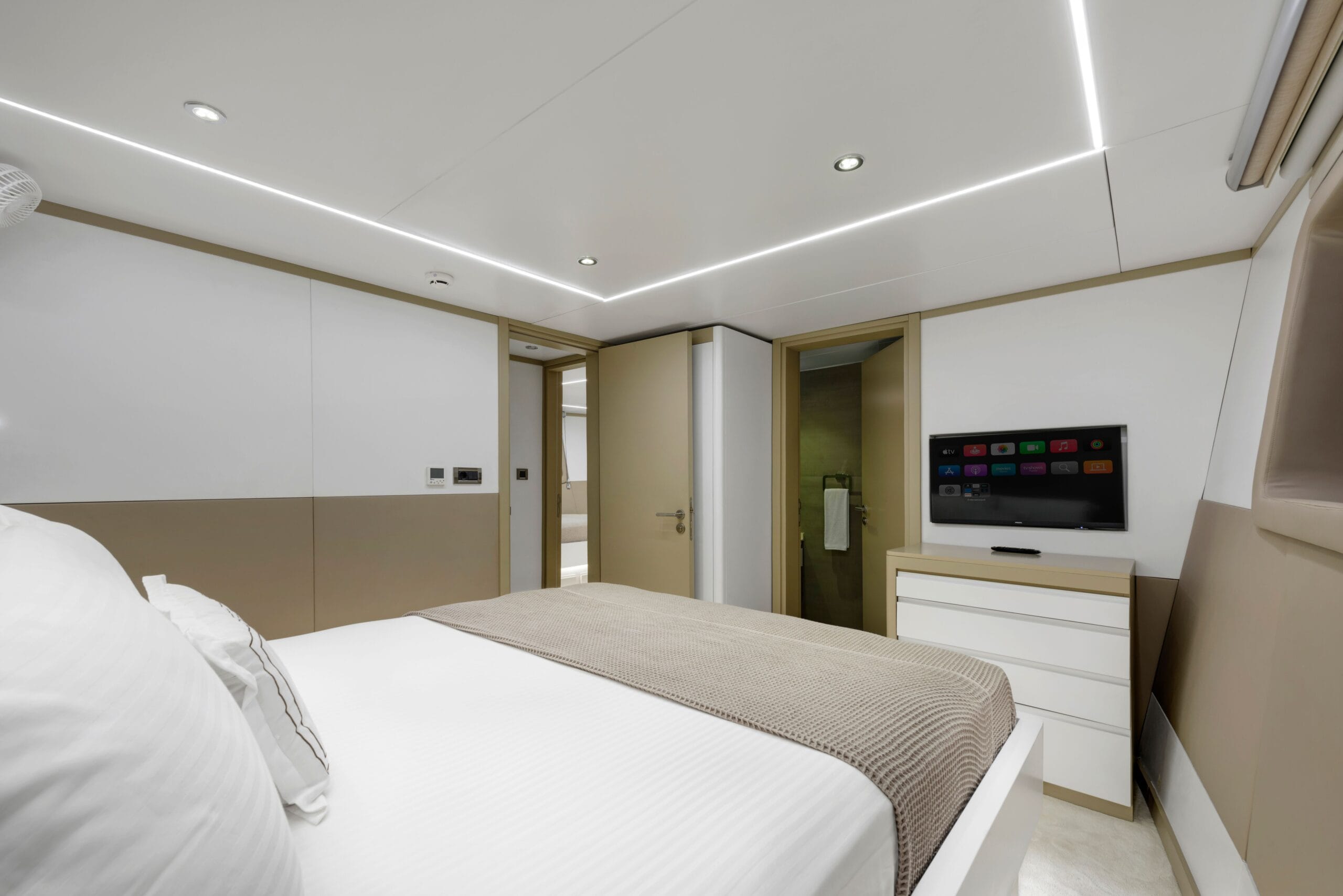 Triple cabin for up to 3 guests