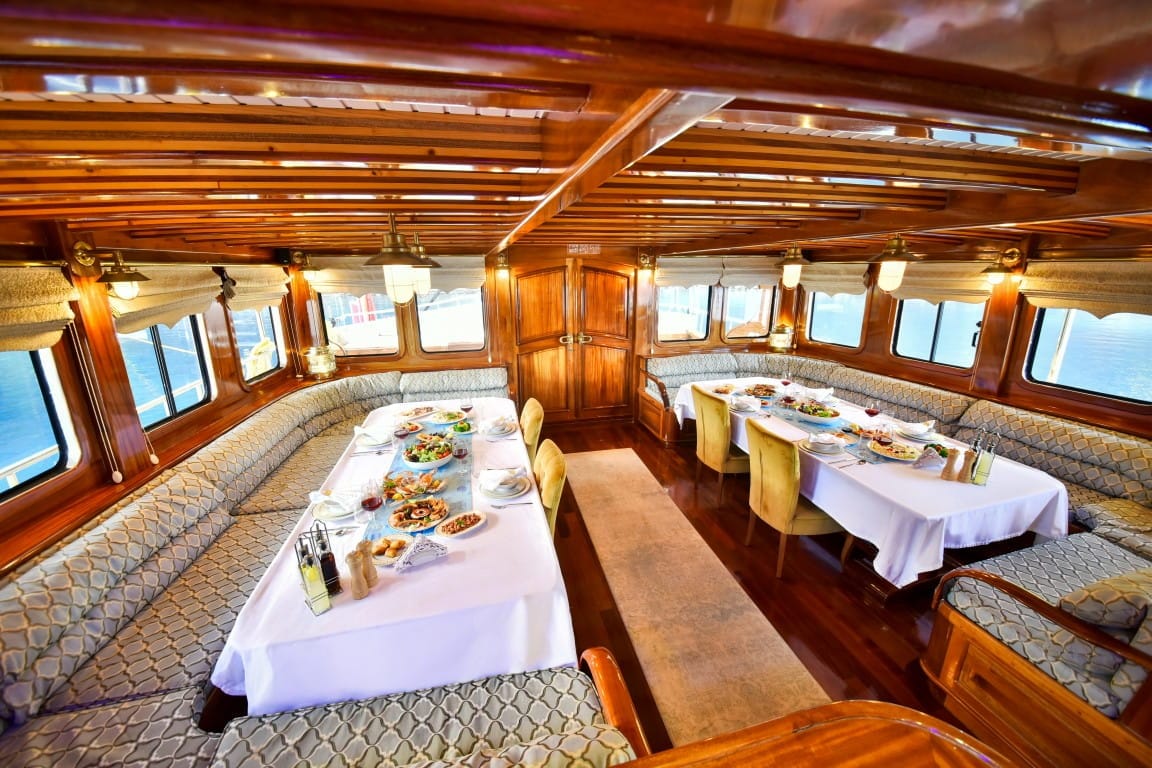 Custom Luxury Yacht Charter - Queen Atlantis
