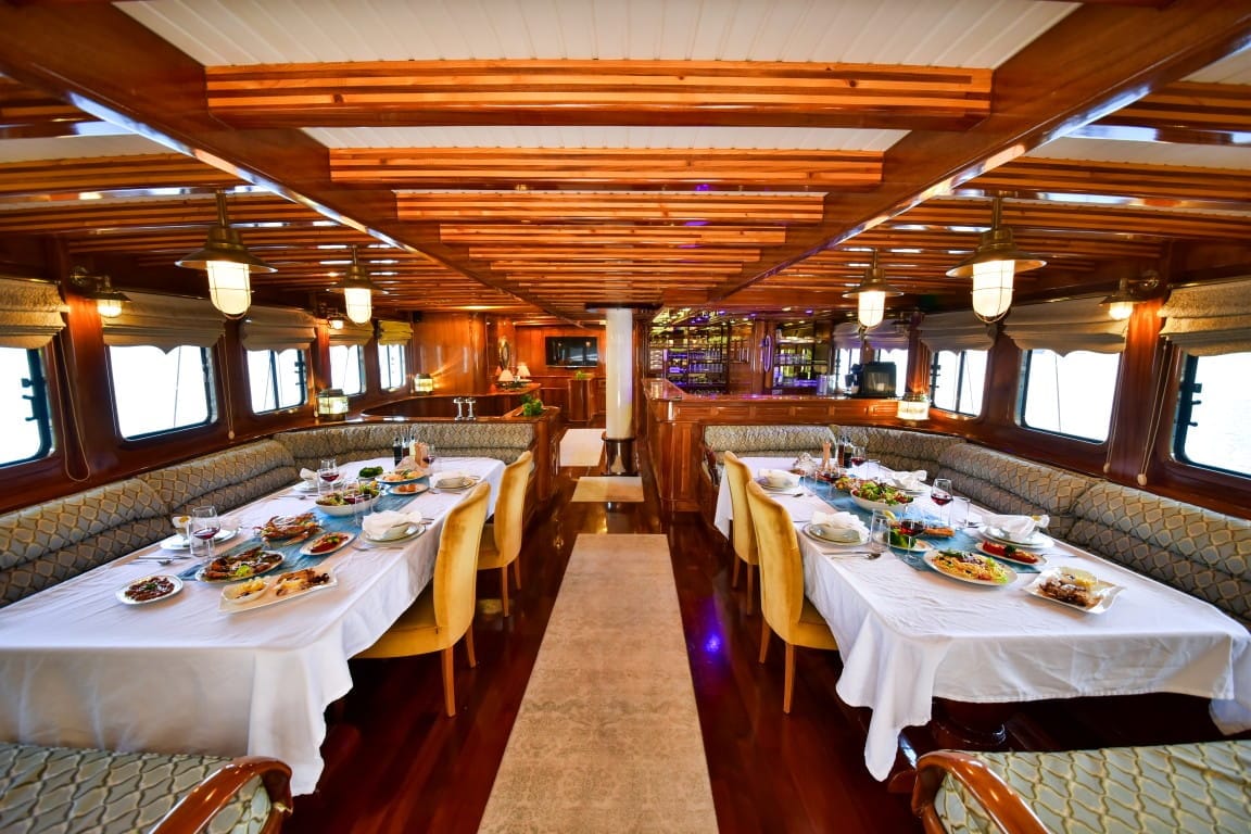 Custom Luxury Yacht Charter - Queen Atlantis