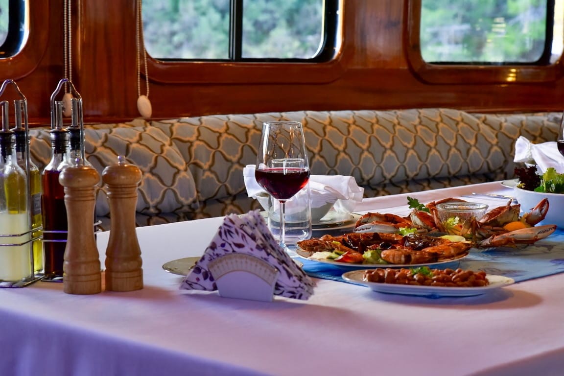 Custom Luxury Yacht Charter - Queen Atlantis