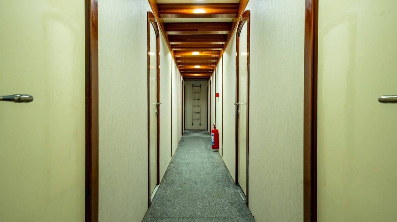 Elara 1 charter yacht